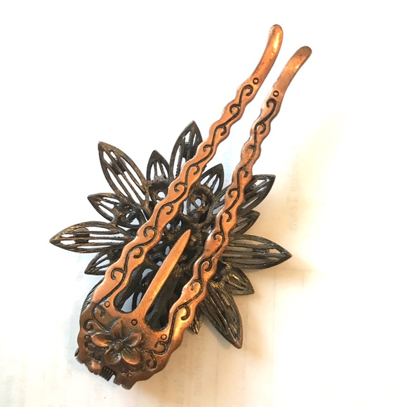 ♦️SALE♦️ Wonen Hair Accessory/ Clip - Picture 5 of 5